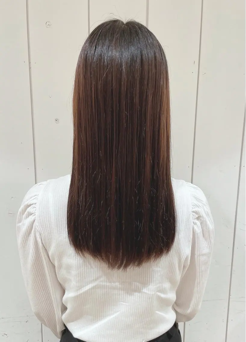 ロング毛先カット+カラー(ブリーチを含まない)営業中の値段です!の写真