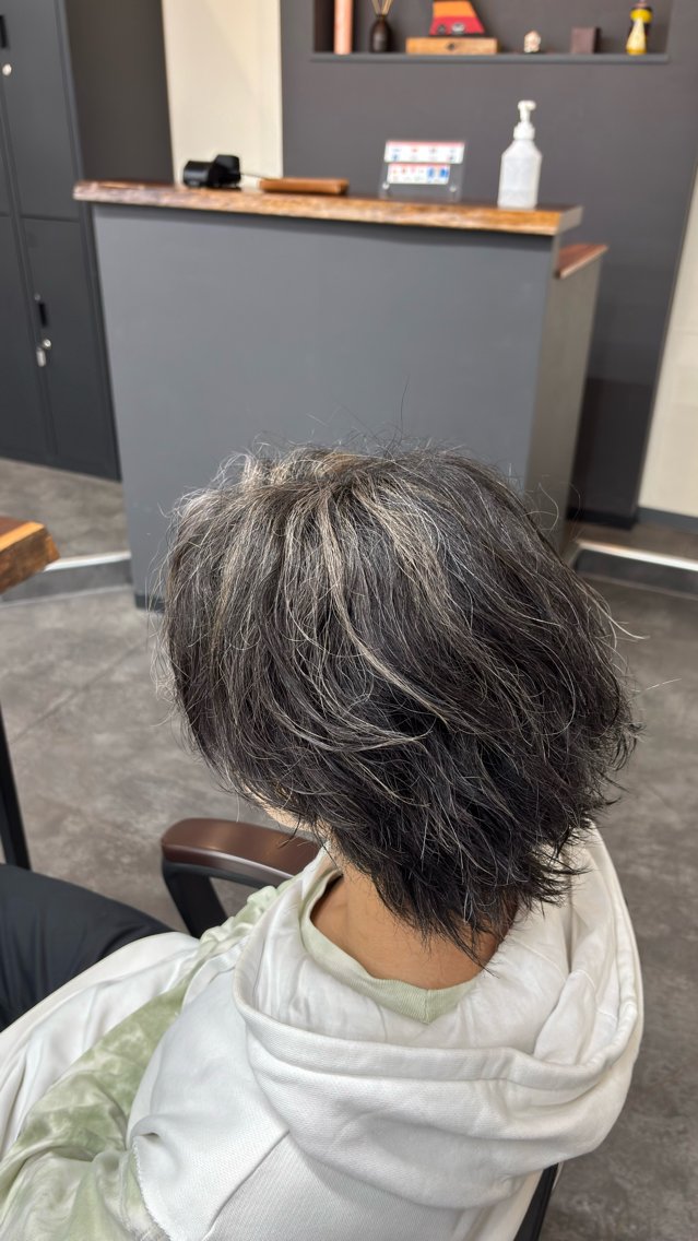 カラー メンズ メンズハイライト ハイライトカラー ヘアカラー 内山 拓実のヘアスタイル