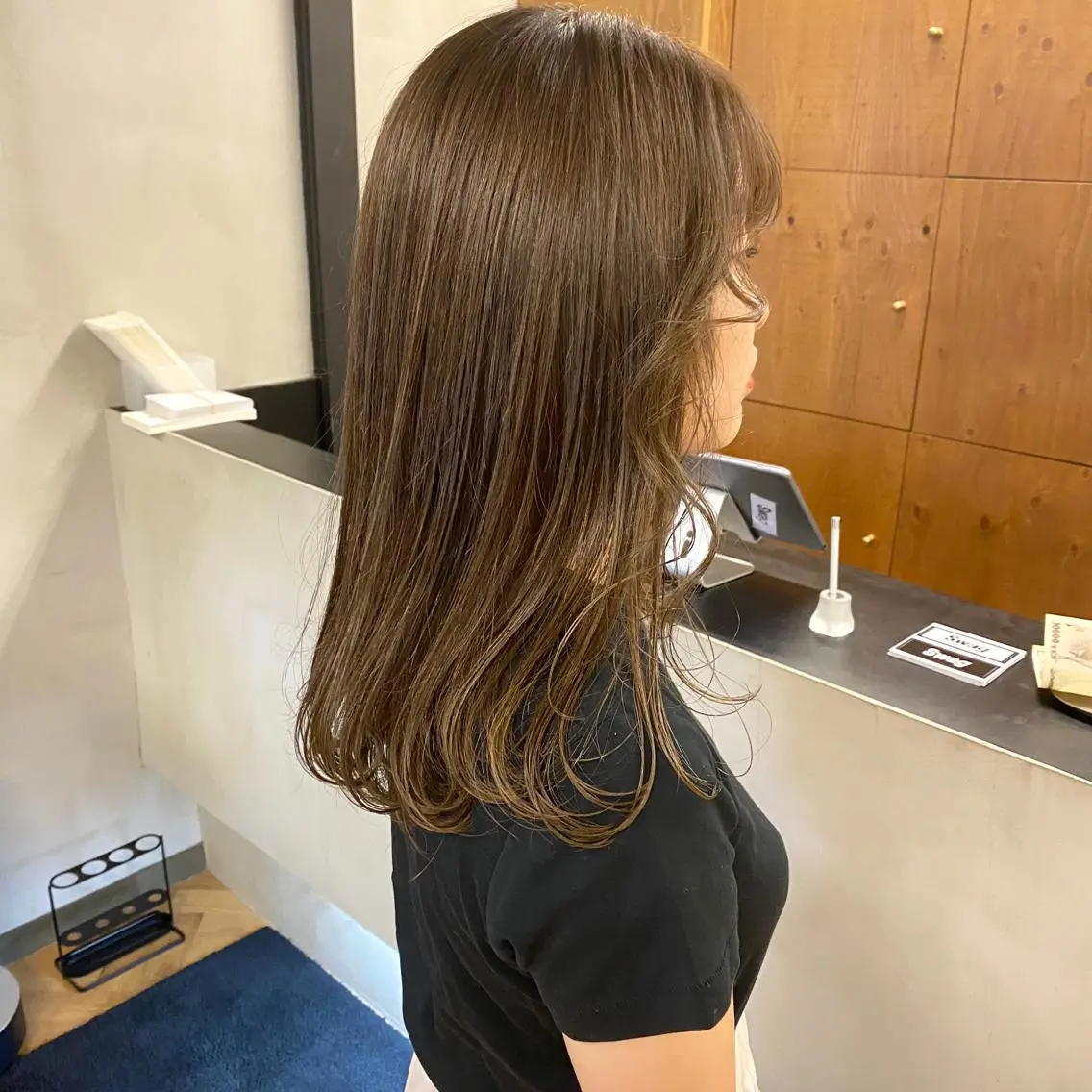セミロング 前川 朋香のヘアスタイル