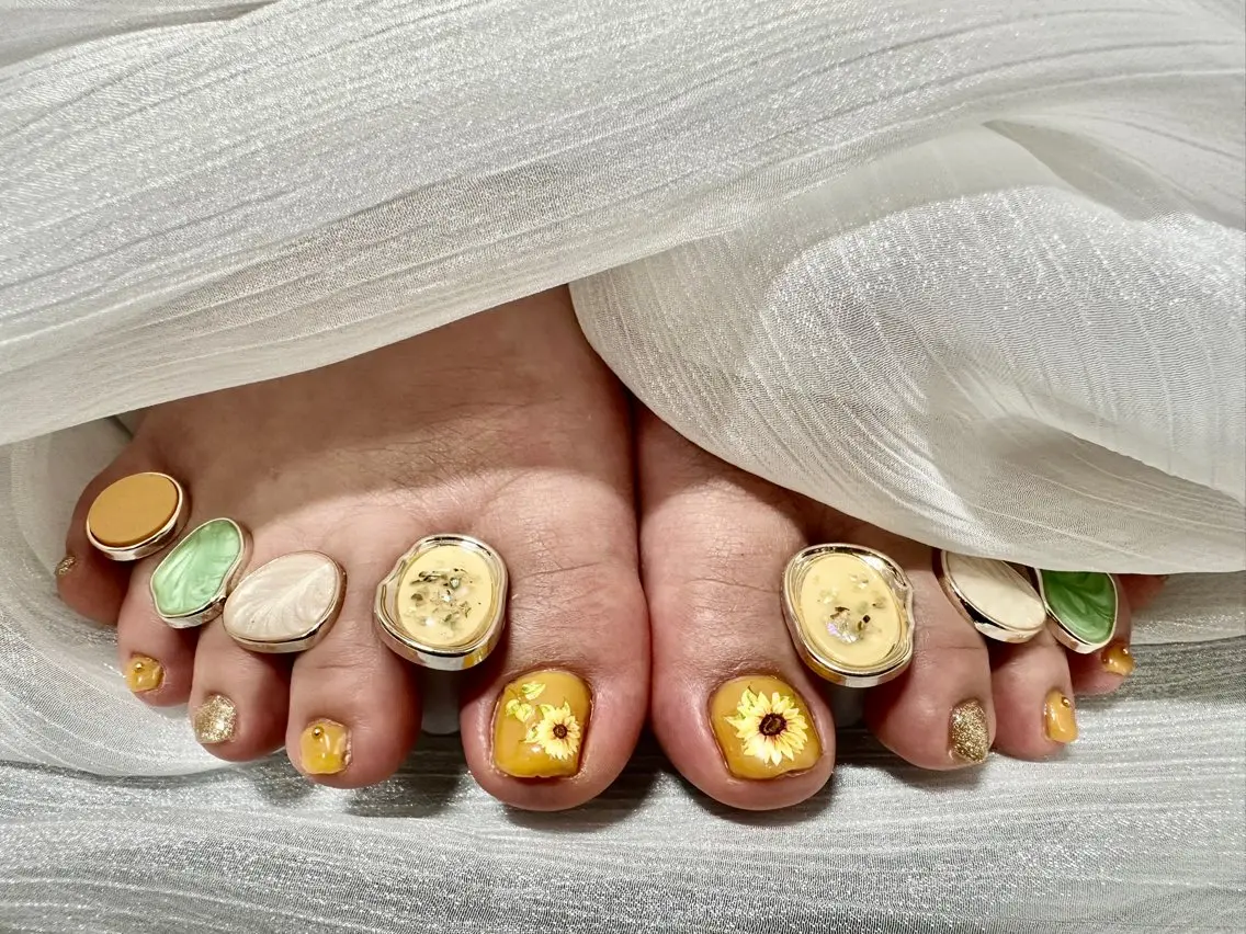 ネイル フットネイル . Lumi-Aのネイルデザイン