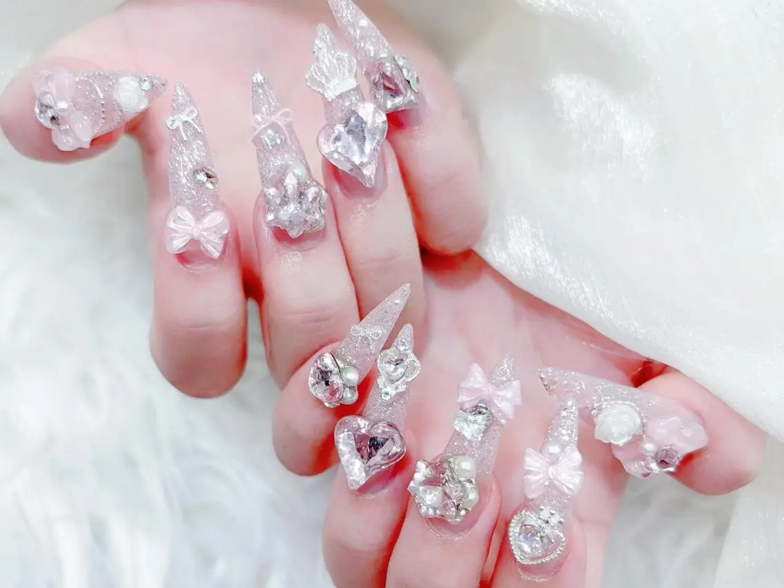 ネイル 長さ出し キラキラネイル 韓国ネイル ロングネイル 持ち込み ハンドネイル ハンドケア Yuki🌸 nailのネイルデザイン