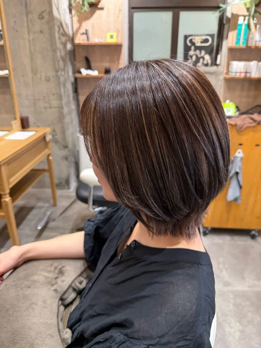 ミディアム ボブレイヤー ボブ くびれヘア ハイライト レイヤーカット カット ヘアカラー 佐藤 未来のヘアスタイル