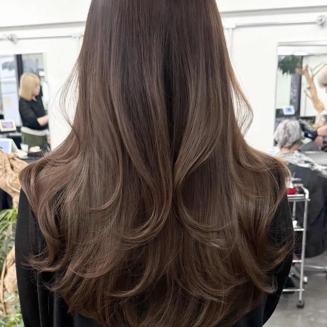 セミロング カラー ヘアアレンジ 内大久保 列夏のヘアスタイル