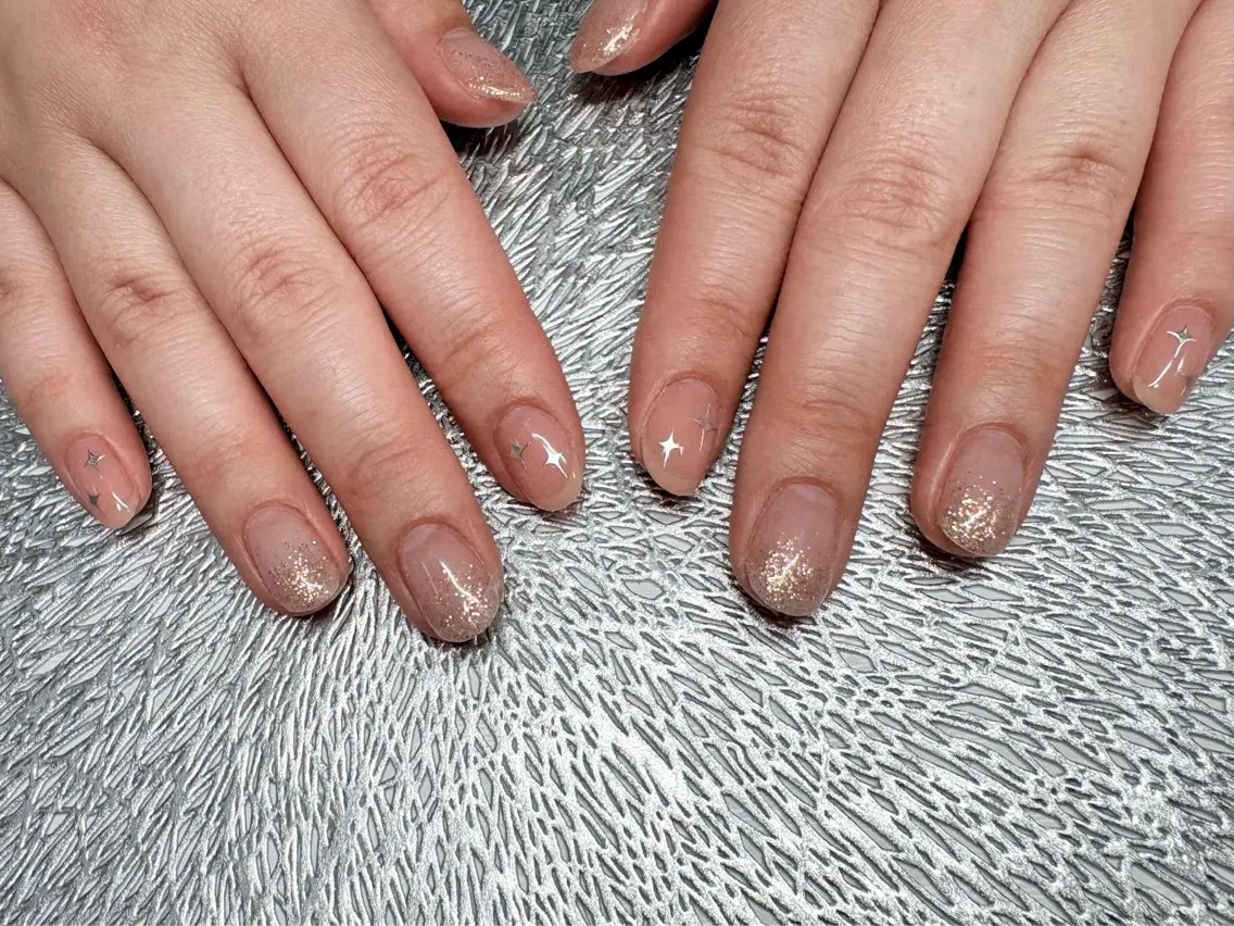ネイル フットネイル ジェルネイル ラメ(グリッター) マグネットネイル 持ち込み ハンドネイル ハンドケア ♡Bivi♡自爪に 優しいネイルサロンのネイルデザイン