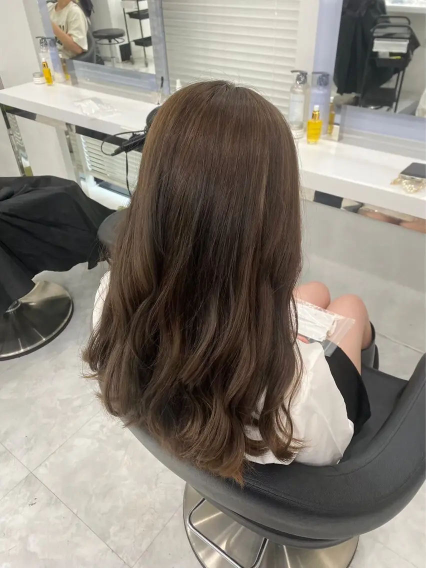 ロング メンズ 艶感ミルクティー🤍 色落ち綺麗🤍ともやのヘアスタイル