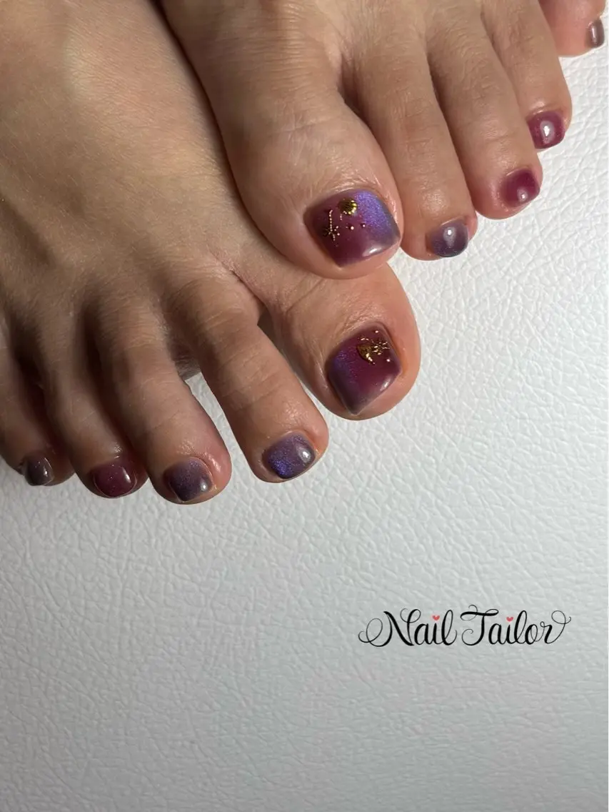 ネイル フットネイル マグネットネイル パープル 赤色 フットネイル NailTailor ネイルテイラーのネイルデザイン