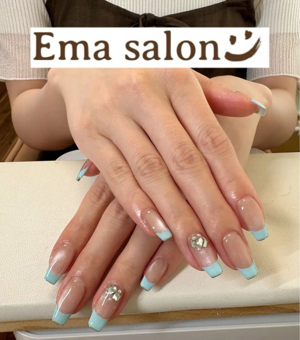 ネイル フレンチネイル 水色 マグネットネイル ミラーネイル 持ち込み ハンドネイル Ema salon hiromiのネイルデザイン