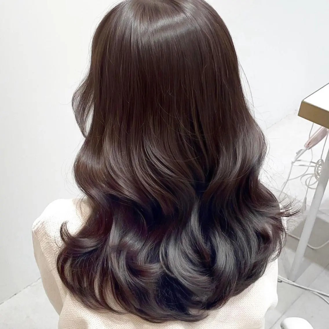 セミロング カラー 🤎小顔レイヤー /ベージュ🤎友香のヘアスタイル