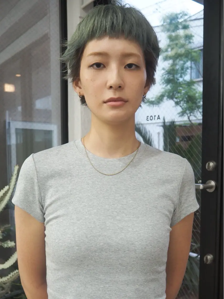 ショート ヘアカラー イシイ モエカのヘアスタイル