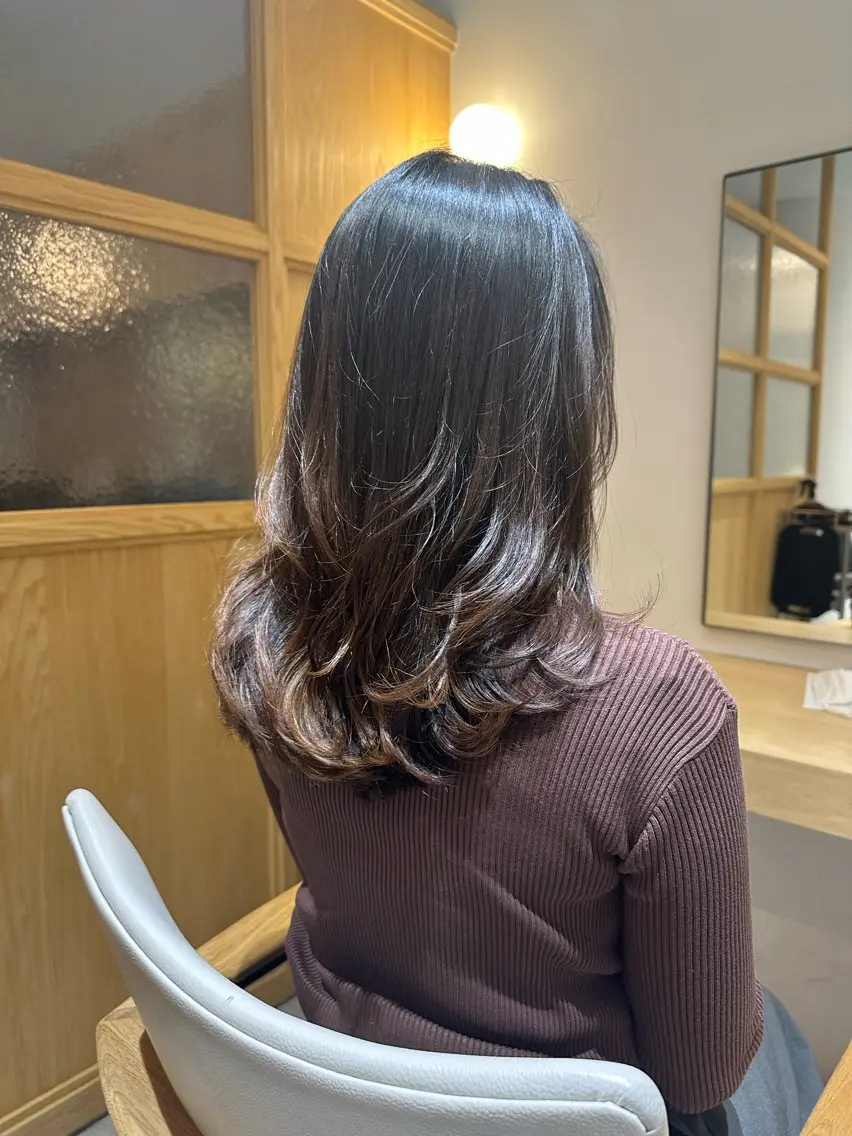 ミディアム 顔まわりレイヤー 顔周りカット レイヤーカット トリートメント 和田 あおいのヘアスタイル