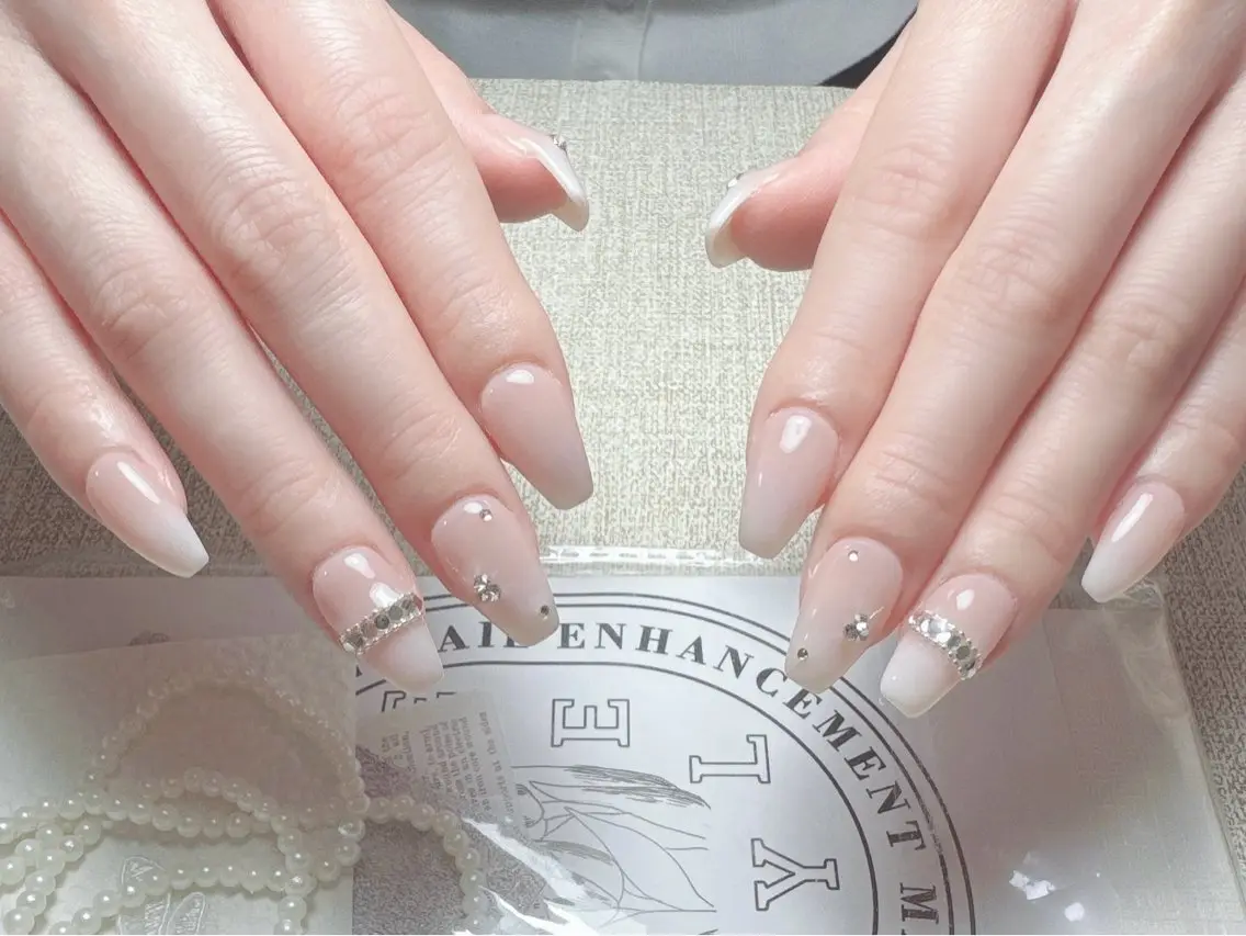 ネイル オーロラネイル チークネイル フレンチネイル ジェルネイル ガラスフレンチ ハンドネイル Nail Jolieのネイルデザイン