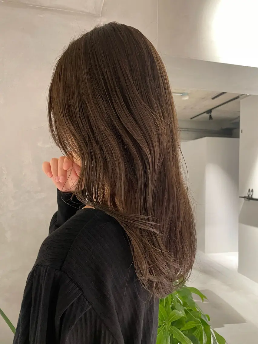 ロング カラー ベージュカラー イズミ ナナコのヘアスタイル