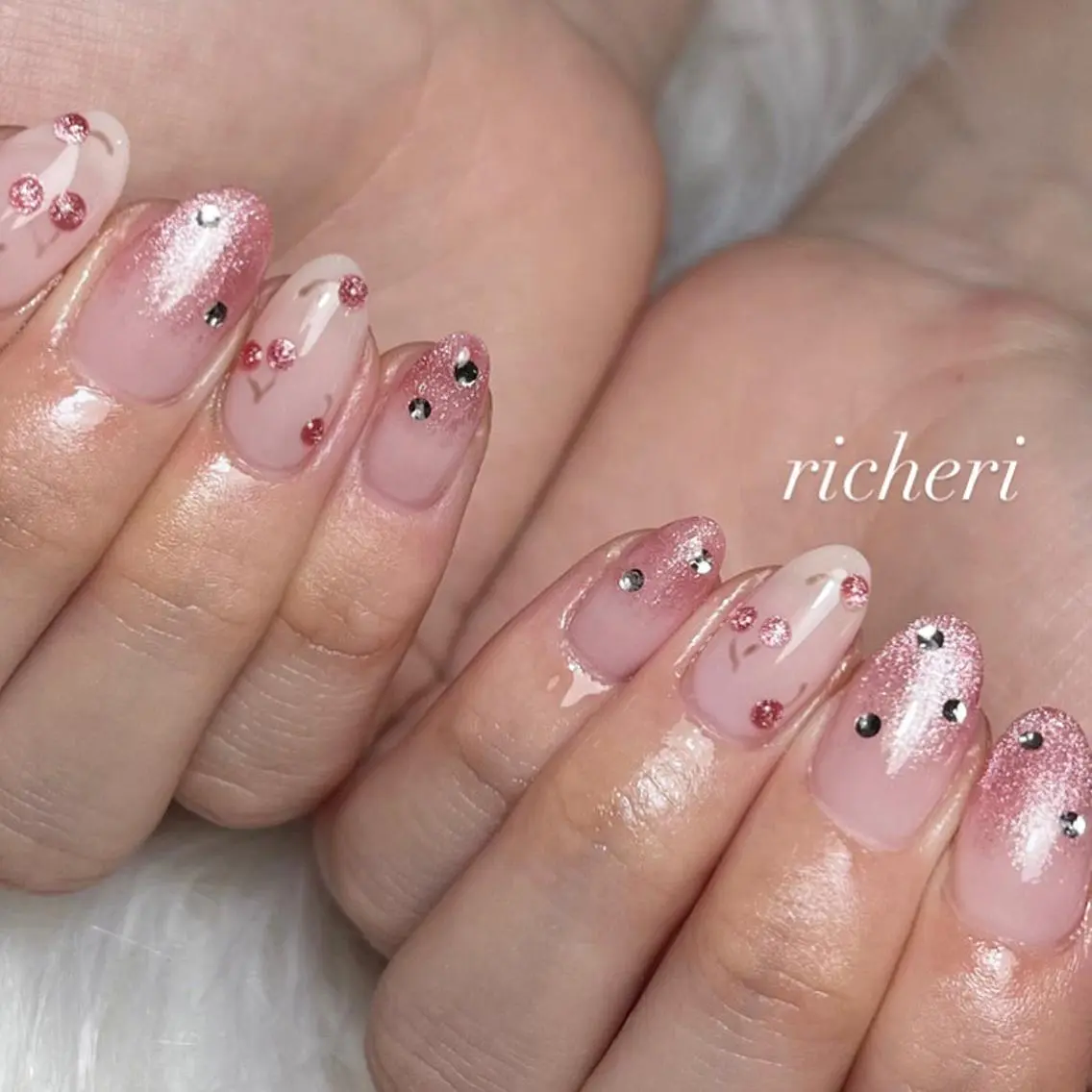 ミディアム ネイル ハンドネイル richeri beautyのエステ・リラクイメージ