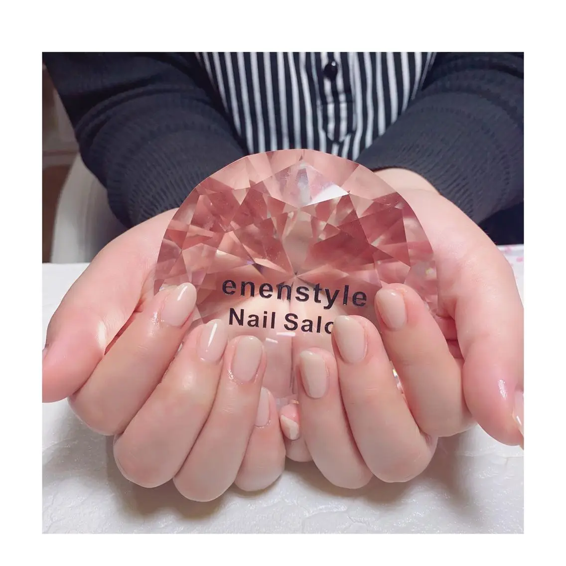 ミディアム ネイル ジェルネイル ニュアンスネイル オフィスネイル ワンカラーネイル パラジェル 🐾enen style 🐾のネイルデザイン