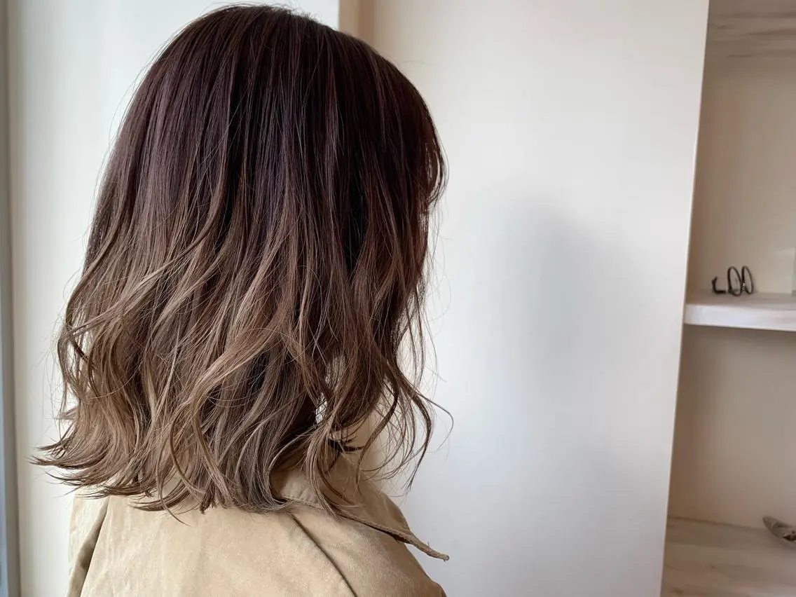 ミディアム カラー ベージュカラー グラデーションカラー ミルクティーベージュ ボブウルフ／ボブ Satsuki【名駅のヘアスタイル