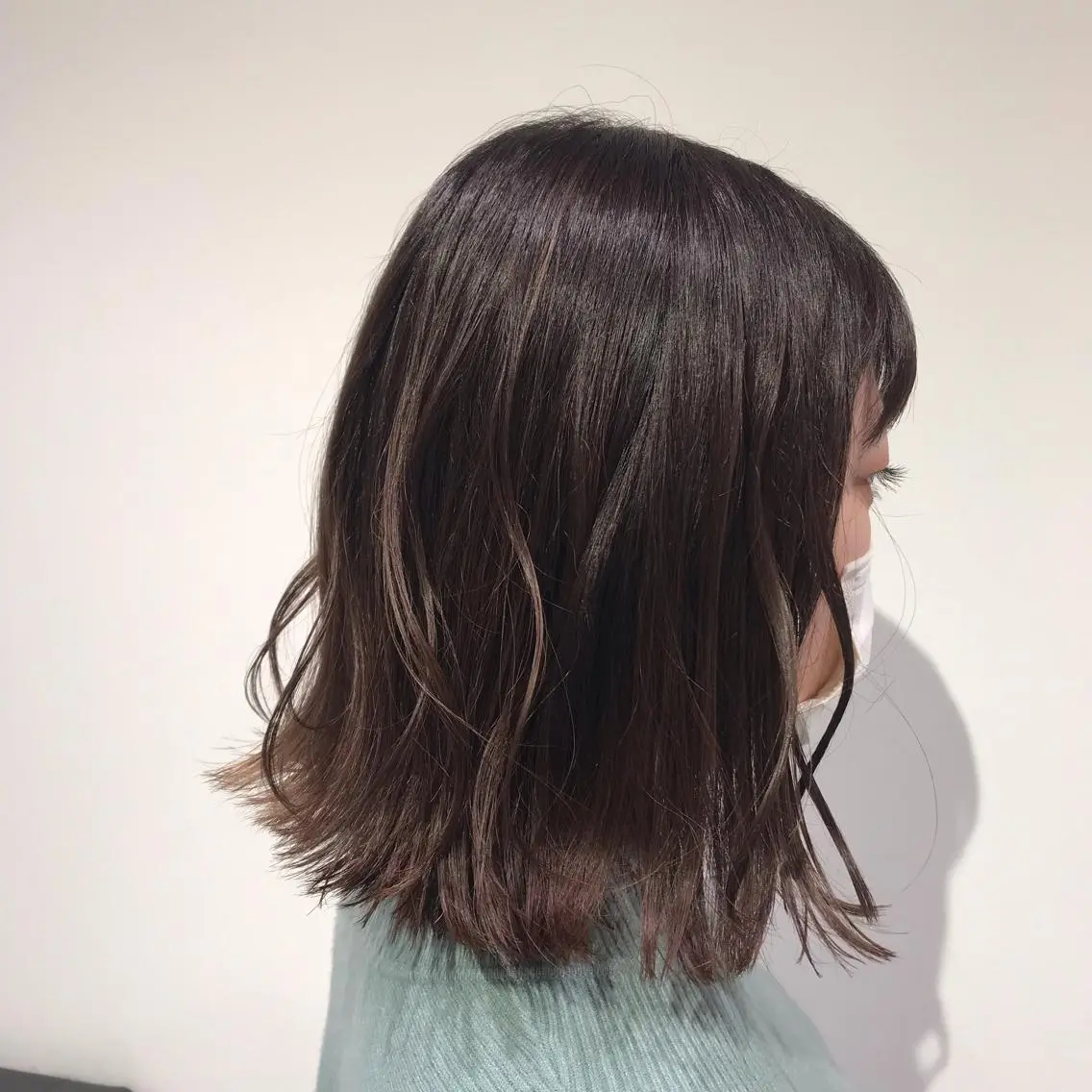 ミディアム カラー 切りっぱなしボブ ブラウンカラー ショコラブラウン ボブ 外ハネヘア カット ヘアカラー 【暖色カラー特化】 中山由梨のヘアスタイル