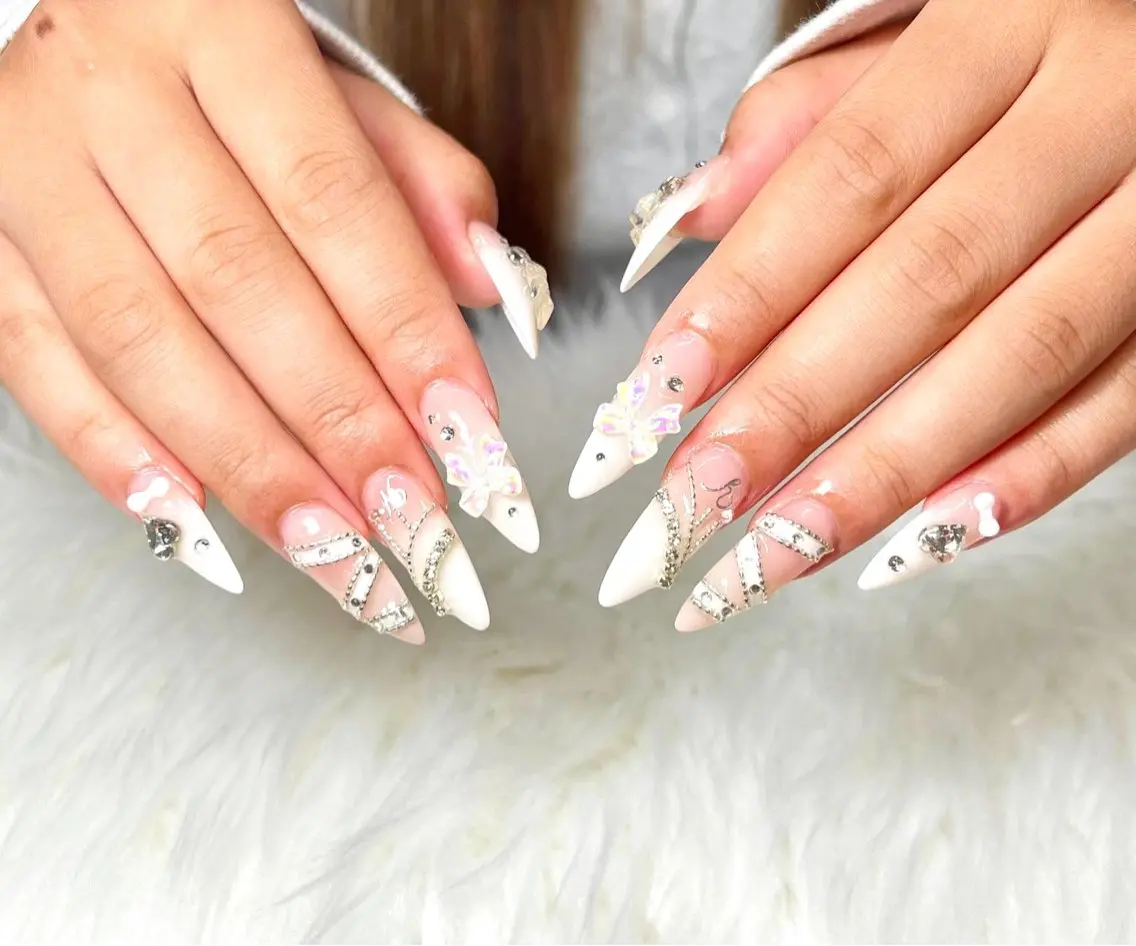 ネイル AURA NAIL 上前津のネイルデザイン