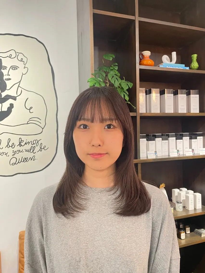 セミロング 顔周りカット ハイレイヤー レイヤーカット 西野 優夏のヘアスタイル