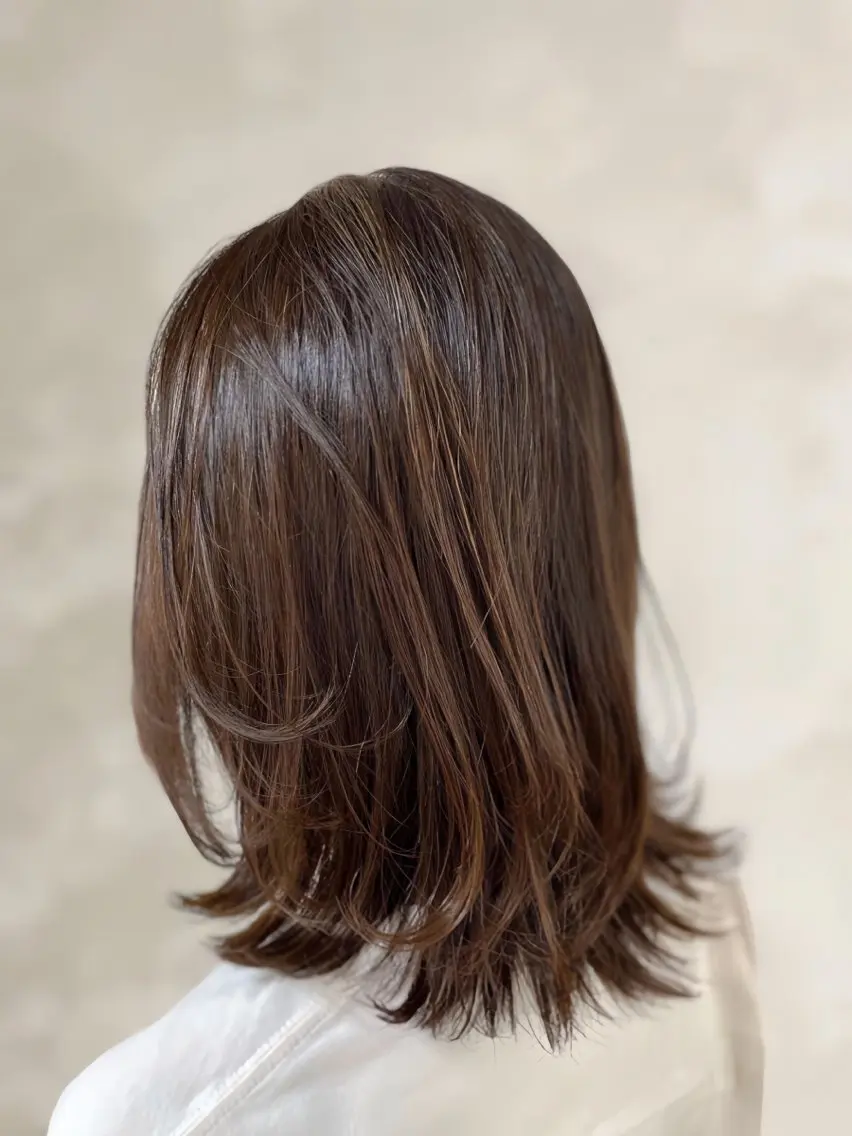 ミディアム レイヤーカット 似合わせカットカラー 🌿つじおかるみのヘアスタイル
