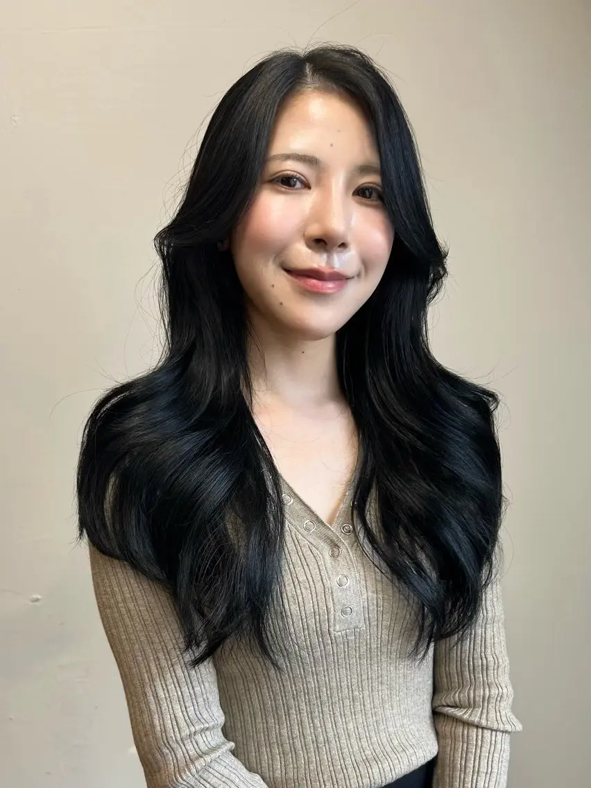 ロング カラー ヘアアレンジ 黒髪 ブルーカラー ブルーブラック 顔まわりレイヤー 顔周りカット カット ヘアカラー トリートメント レイヤーカット×髪質 改善🇰🇷シオリのヘアスタイル