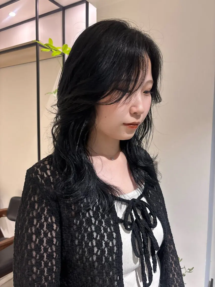 セミロング ヘアカラー 本荘 波音のヘアスタイル