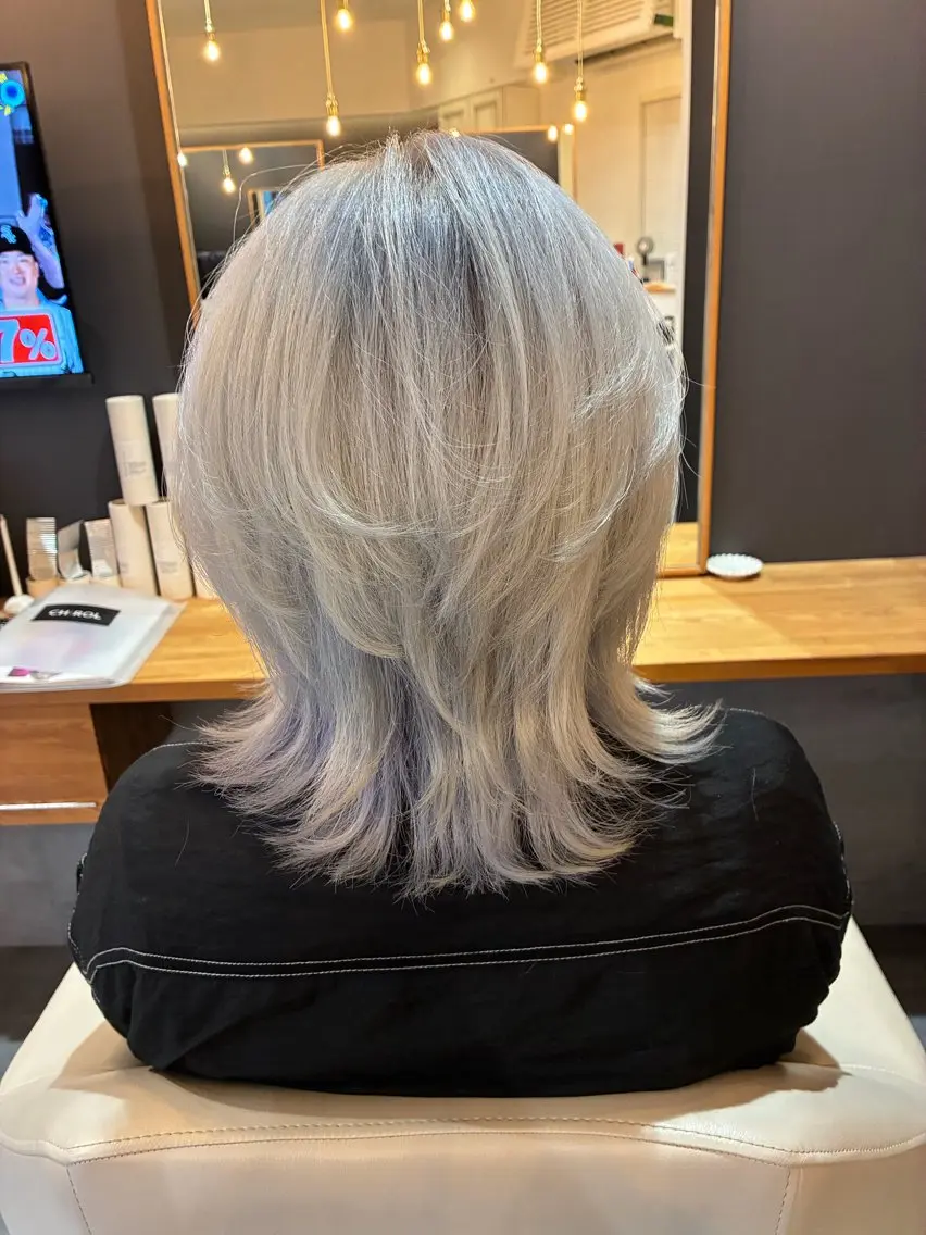 ミディアム カラー ヘアカラー CoCooN Hiromiのヘアスタイル