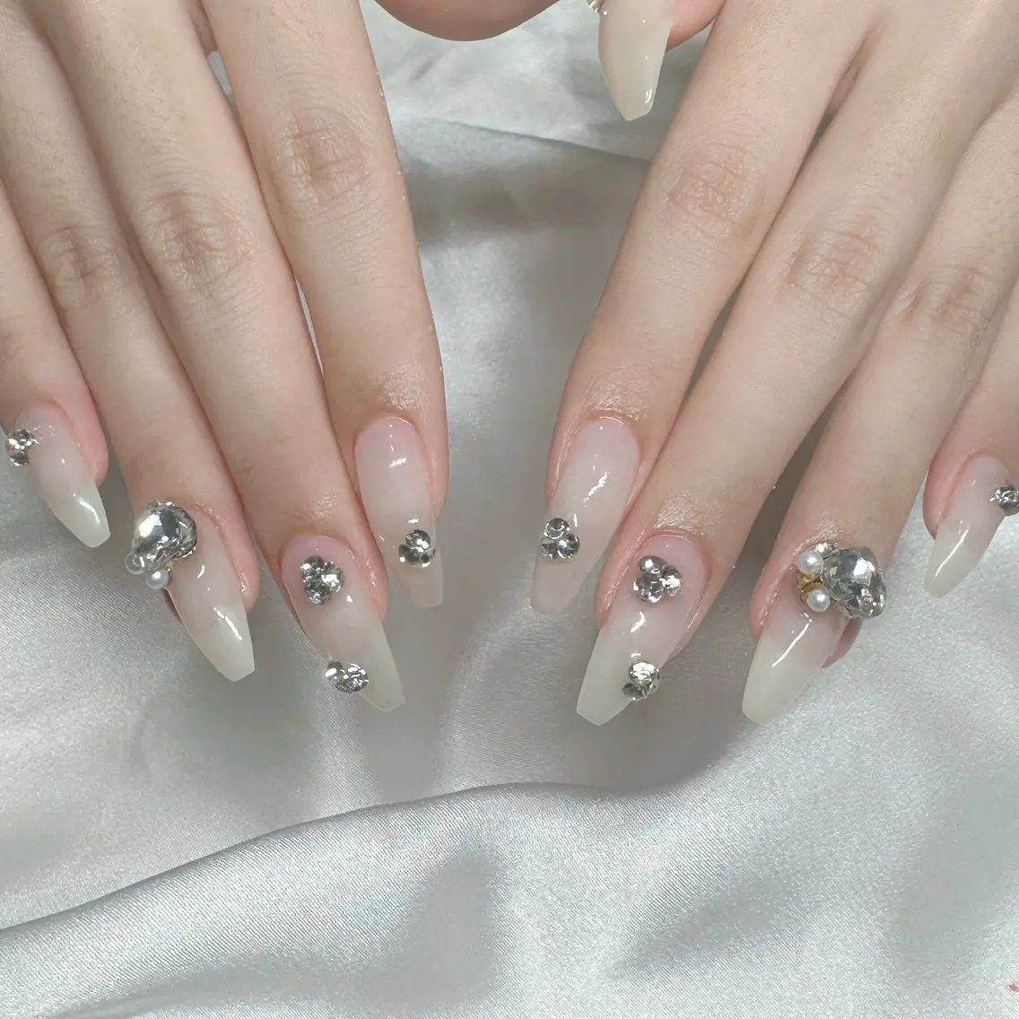 ネイル 韓国ネイル ロングネイル ワンカラーネイル スカルプネイル ワンホンネイル ハンドネイル L'oeillet HIBIKIのネイルデザイン