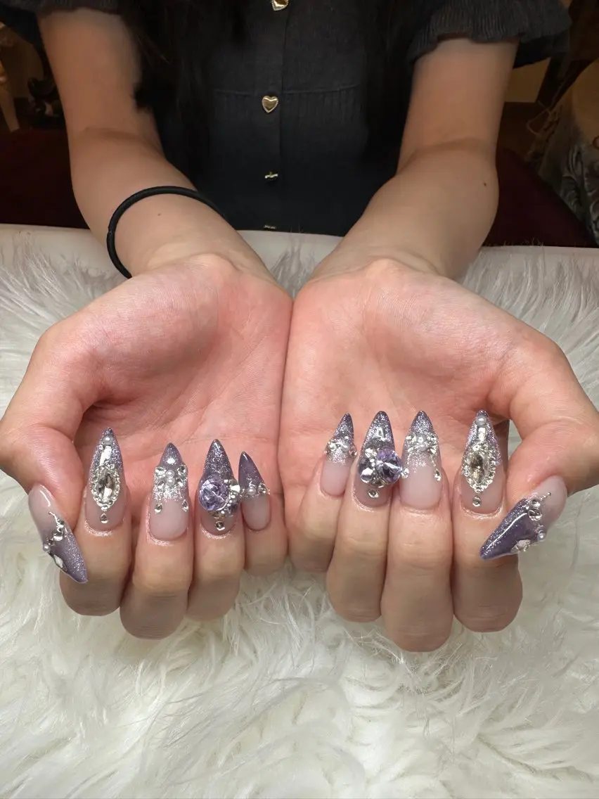 ネイル PEEKABOOミキ ネイル1級保持💅のネイルデザイン