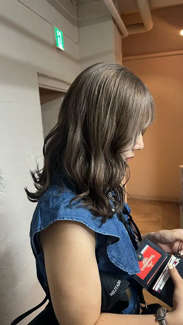 ミディアム カラー グレージュ ヘアカラー 🎀tokute ナオ🧸のヘアスタイル