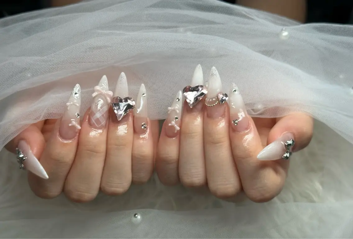 ネイル チークネイル フレンチネイル キラキラネイル 韓国ネイル マグネットネイル ハンドネイル yuuna hbabynailのネイルデザイン