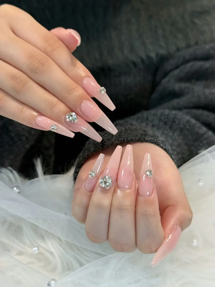 ネイル ボルドー ブラウン チークネイル ドット フットネイル Julli NailStudioのネイルデザイン