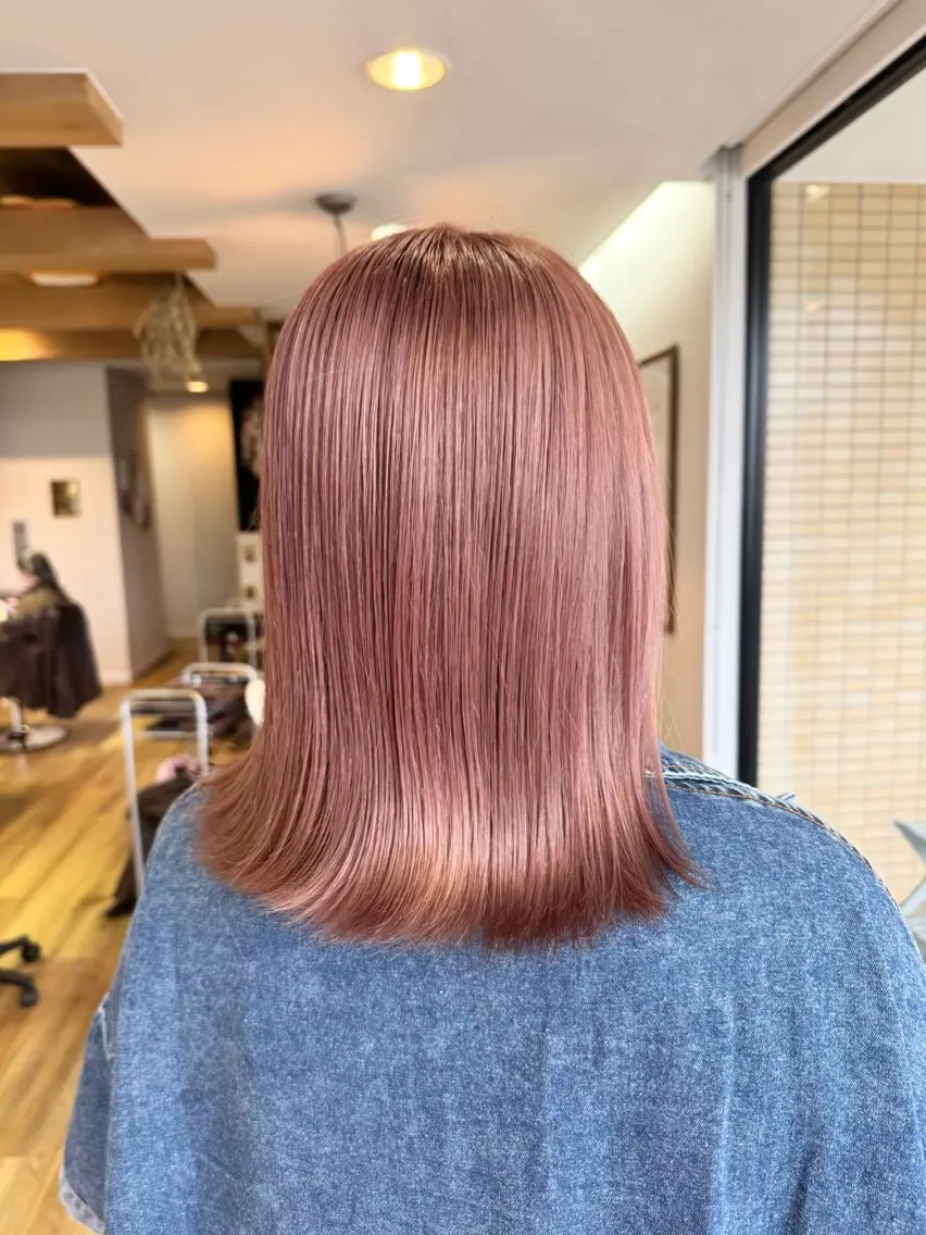 セミロング カラー ベージュカラー ブリーチ ピンクカラー ピンクベージュ ヘアカラー トリートメント ツキダテ ユイのヘアスタイル
