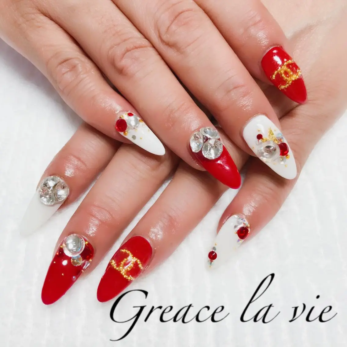 ロング カラー ネイル マツエク・マツパ レッドカラー ゴージャス ゴージャス 赤色 Greace  la vieのネイルデザイン