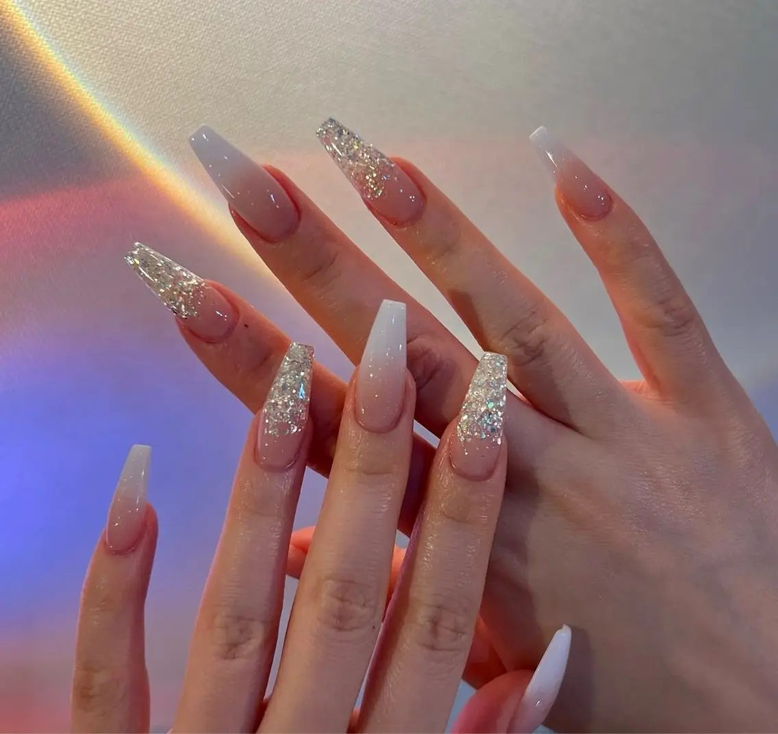 ネイル グラデーション キラキラネイル ワンカラーネイル 冬ネイル Jenn Nail Salonのネイルデザイン