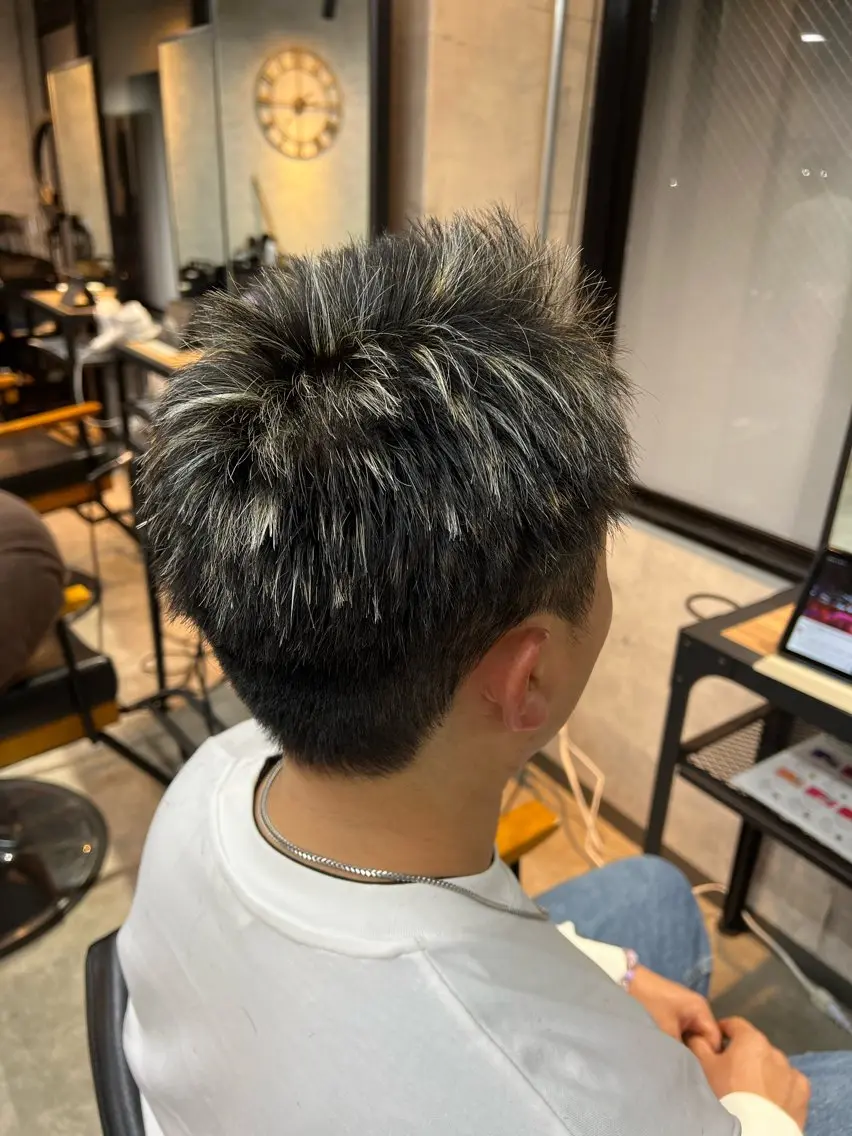 カラー メンズ メンズハイライト ハイライトカラー RIM. MERUAのヘアスタイル