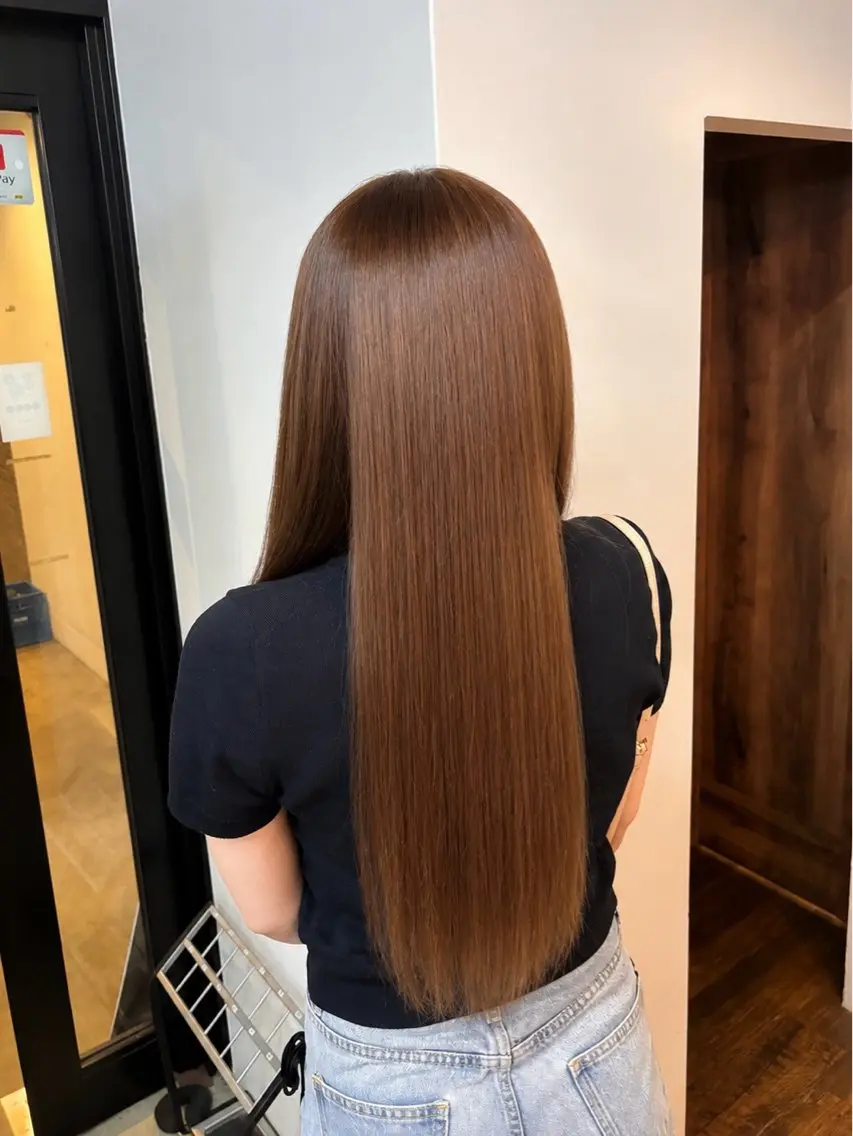 ロング カラー ベージュカラー ブリーチ ブラウンカラー ブラウンベージュ ヘアカラー loty すずな/透明感カラーのヘアスタイル
