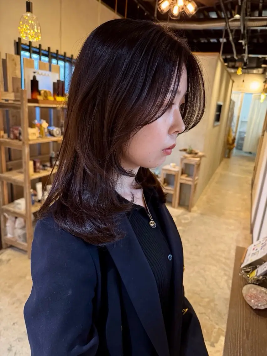 セミロング LoE(ロエ)阪口 杏瞳のヘアスタイル