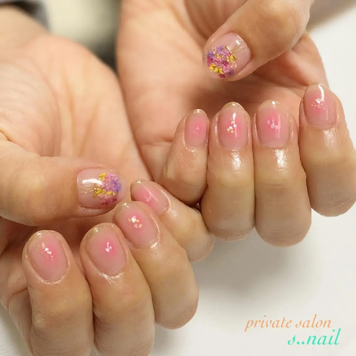 ネイル チークネイル フレンチネイル ゴールド ハンドネイル フットネイル s..nail / MORITAのネイルデザイン