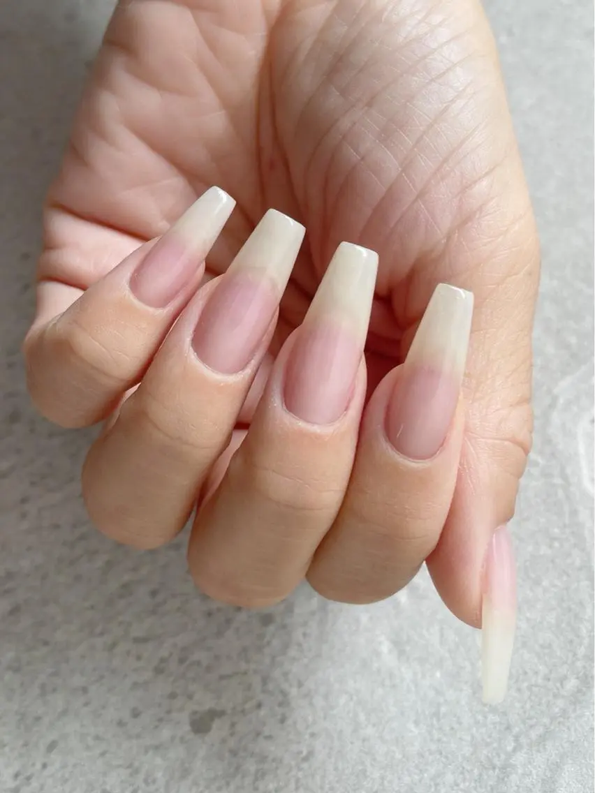 学生さまオススメ💅美爪風ナチュラルカラースカルプの写真