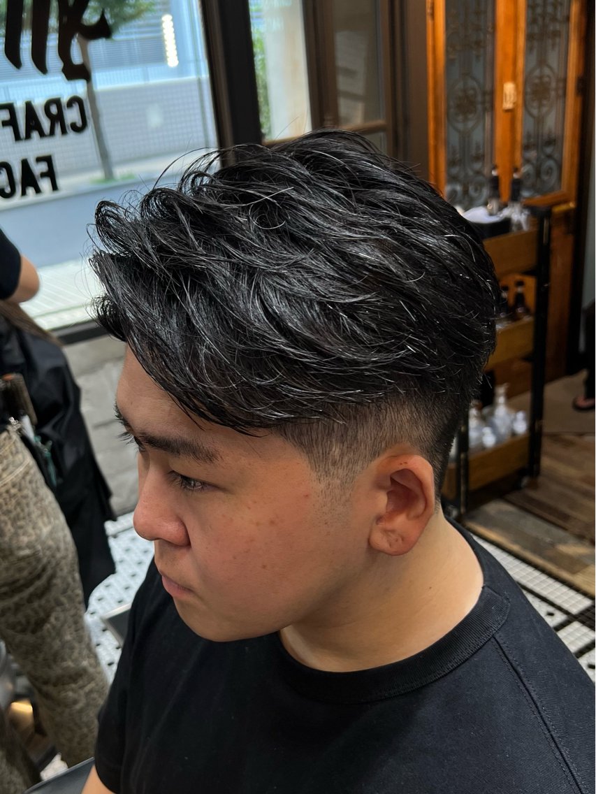 メンズ センターパート フェードカット ツーブロック 刈り上げ カット 指名No.1💥 ユウトのヘアスタイル