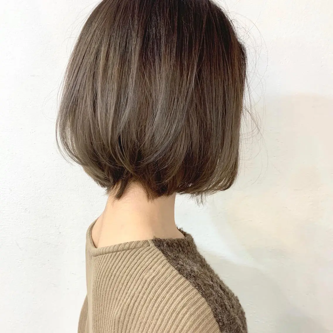 ショート レイヤーカット、 大人可愛い 中村美羅のヘアスタイル