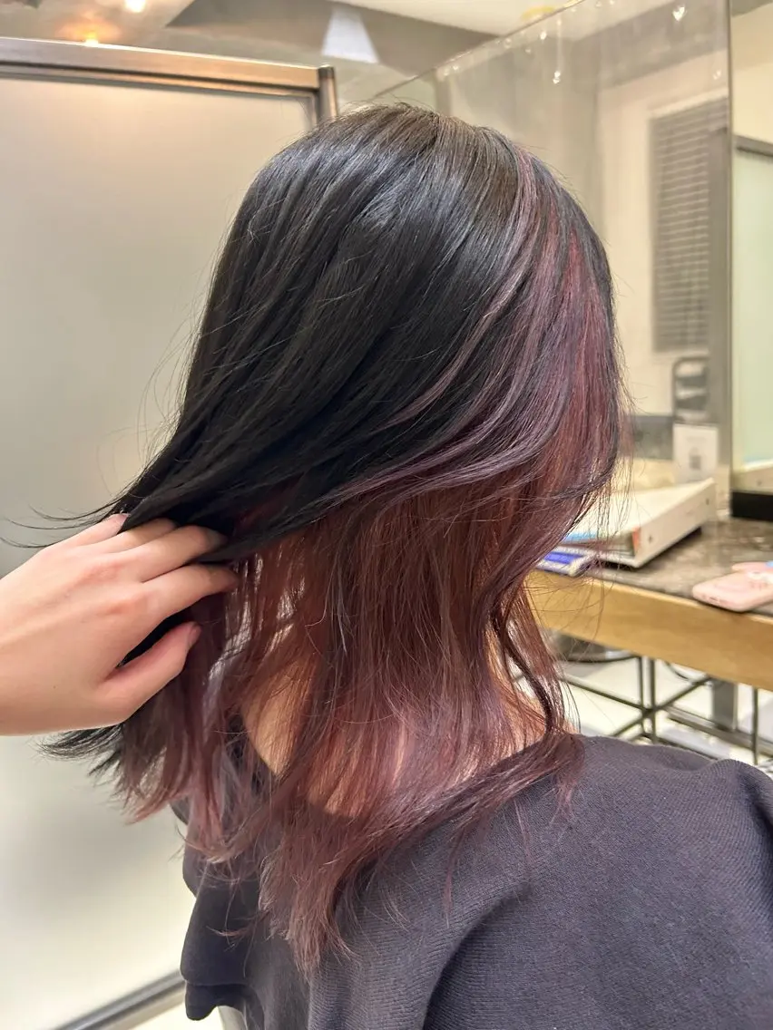 セミロング カラー インナーカラー ピンクカラー カット ヘアカラー トリートメント 艶カラー/レイヤー 🦋AKARI🦋のヘアスタイル