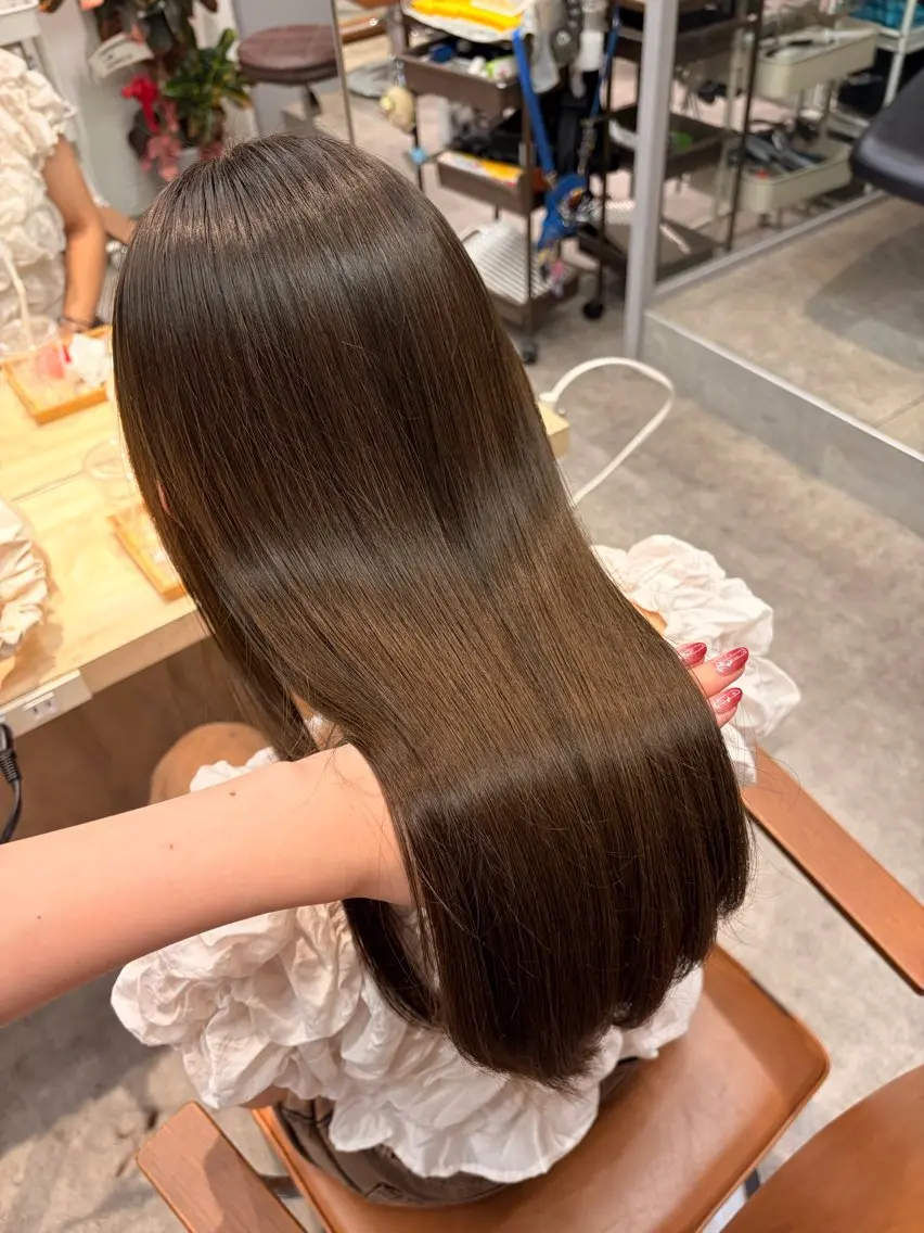 ロング カラー ベージュカラー オリーブベージュ ヘアカラー トリートメント karin 🫧のヘアスタイル