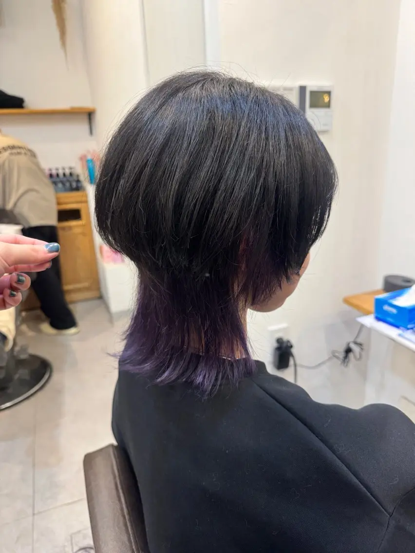 ミディアム カラー パープルカラー くびれヘア ウルフカット ヘアカラー トリートメント 似合う髪型が 分からない方へのヘアスタイル