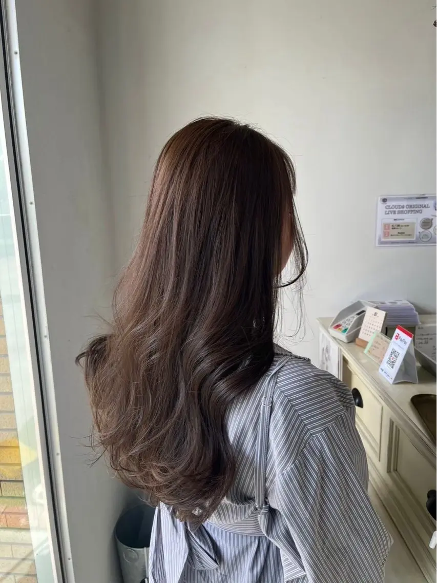 ロング カラー グレージュ オリーブグレージュ オリーブグレー KA NAのヘアスタイル