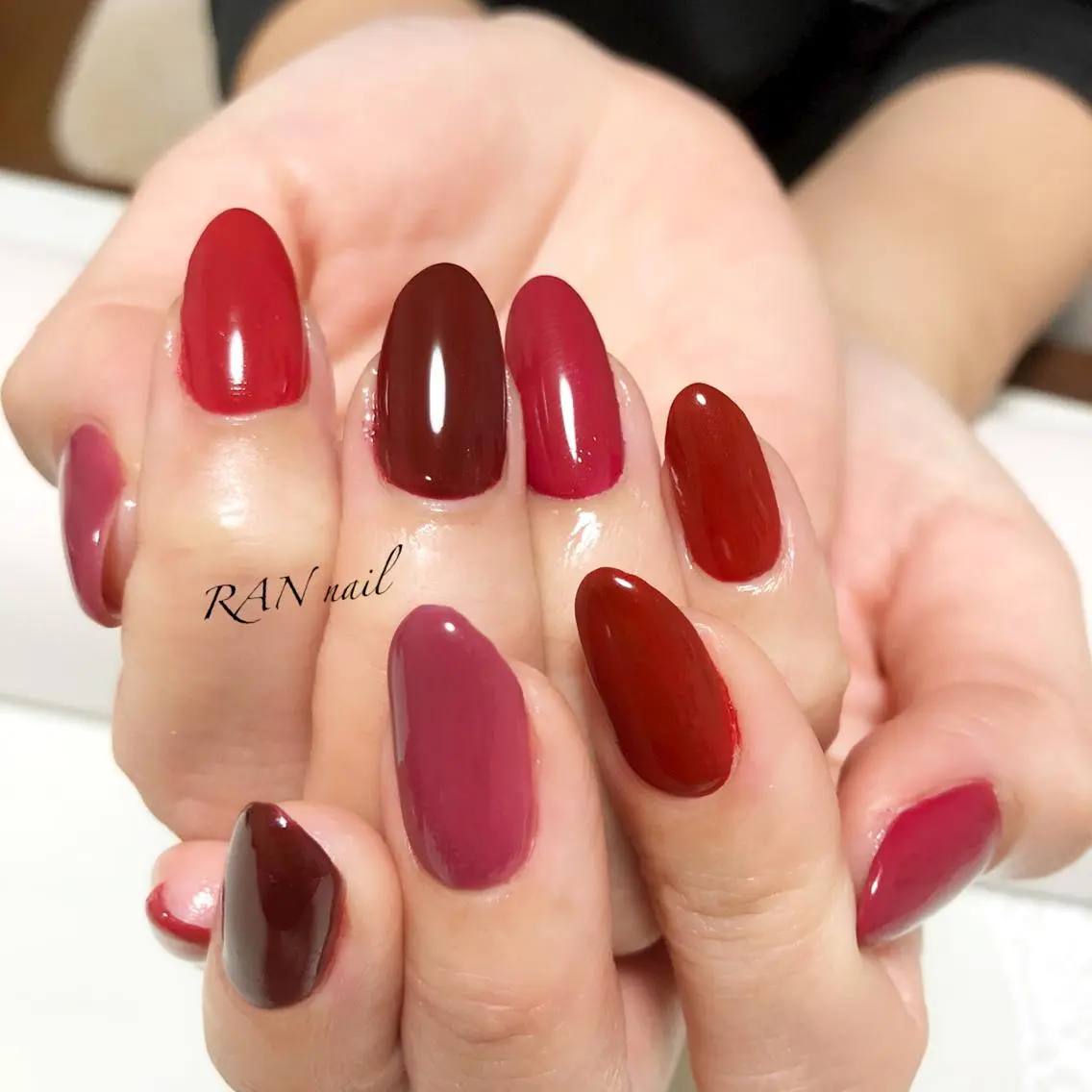 ネイル 赤色 シンプルネイル 冬ネイル ハンドネイル フットネイル RAN nailのネイルデザイン