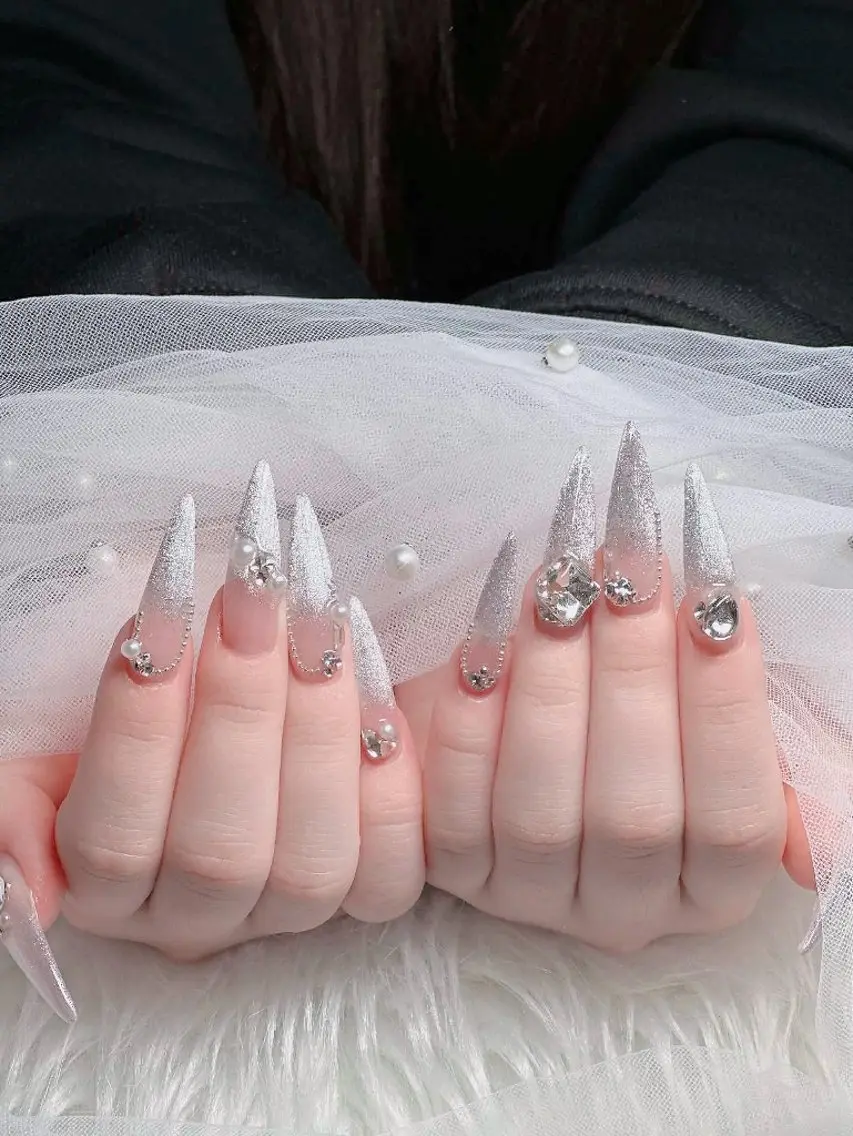 ネイル チークネイル フレンチネイル キラキラネイル 韓国ネイル マグネットネイル ハンドネイル Buruberii hbaby nailのネイルデザイン