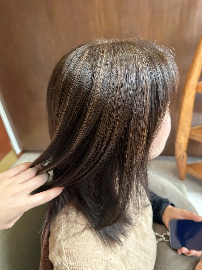 セミロング カラー ブラウンカラー ハイライトカラー オリーブブラウン ハイライト KAMALspa RATU oukaのヘアスタイル