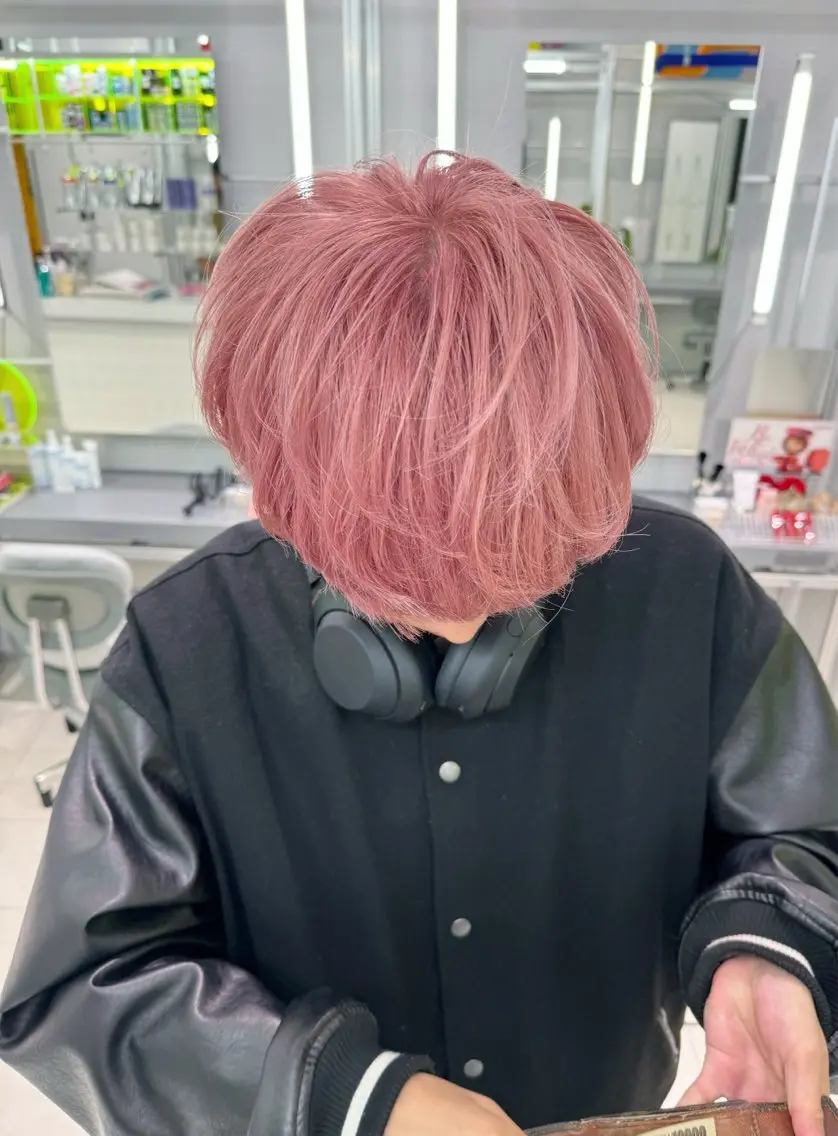 ショート カラー ベージュカラー ブリーチ ピンクカラー ピンクベージュ ホワイトピンク 砂川 航のヘアスタイル