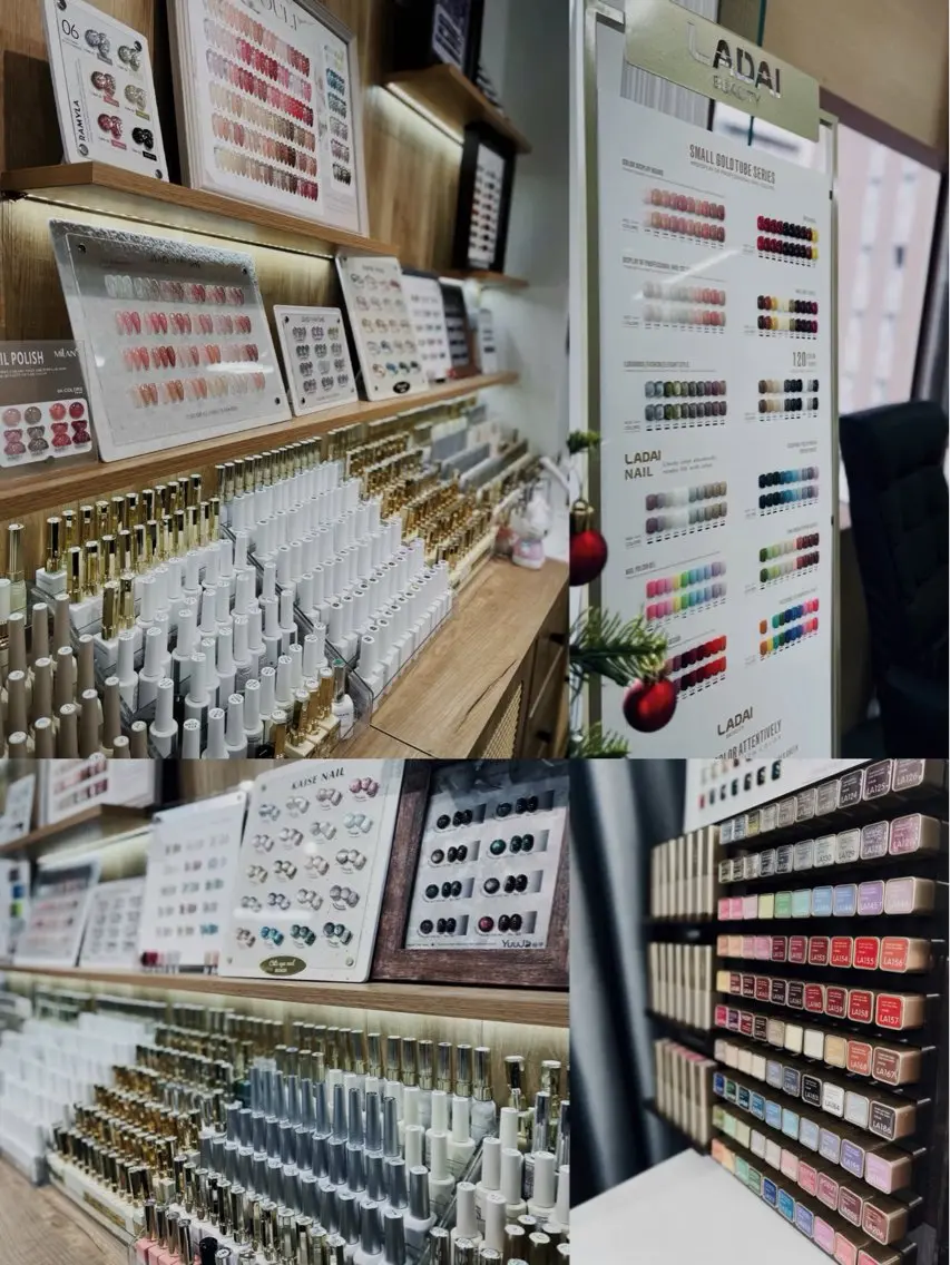 ネイル オーロラネイル ブルー チークネイル フットネイル フレンチネイル YURI Nail NARITAのネイルデザイン